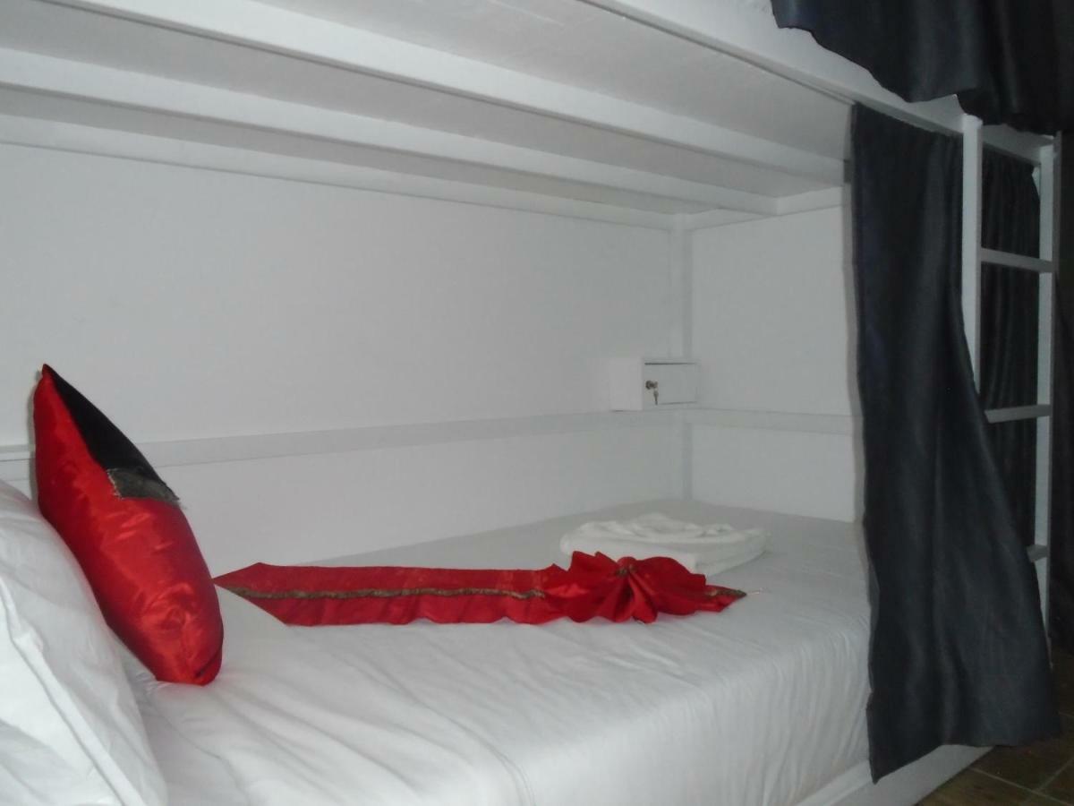 Panda Hostel Phuket (Adults Only) Patong Eksteriør billede